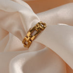 Chic and Modern 18K Gold Plated Stainless Steel Hollow Rectangular Chain Ring for Women