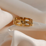 Chic and Modern 18K Gold Plated Stainless Steel Hollow Rectangular Chain Ring for Women