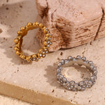 Daisy Ring, A Delicate and Sparkling Floral Design