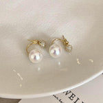 Two wearing pearl earrings, new hot style, high end unique earrings, women's light luxury temperament, atmospheric earrings